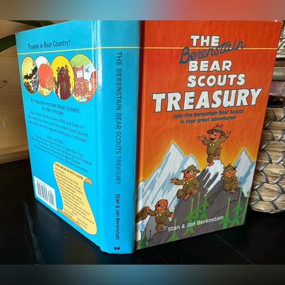 VINTAGE 2000 The Berenstain Bear Scouts Treasury Hardback Children’s Book - Picture 4 of 11
